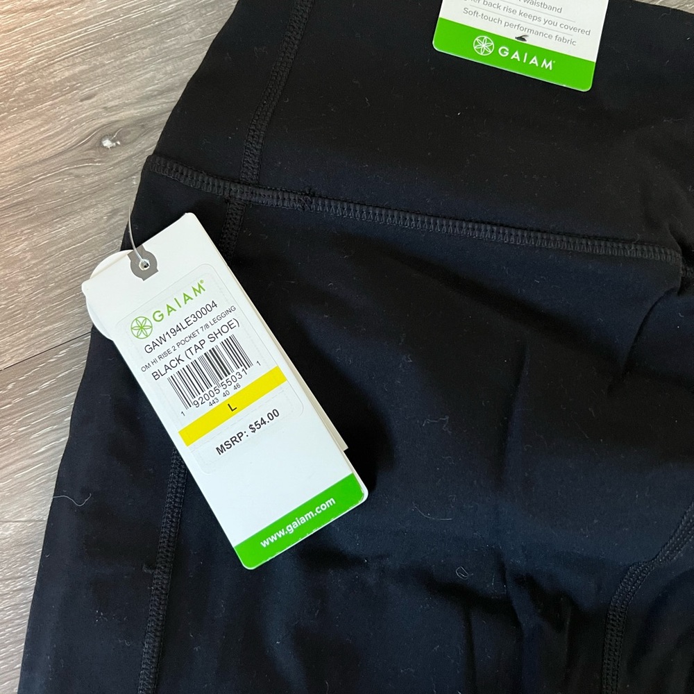 NWT Gaiam OM 7/8 black leggings
